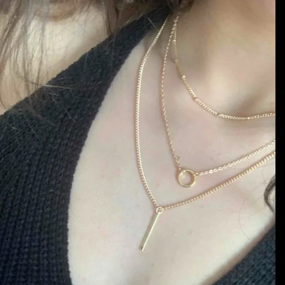 Geometric layered chain necklace with circle and bar pendants gold - Picture 8 of 9